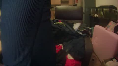 Dee online show from February 10, 2025, 4:52 am