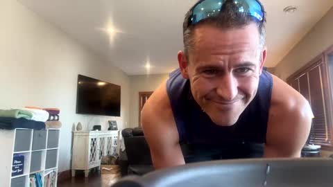 justdo1982 online show from March 12, 2025, 8:31 pm