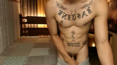 justine_hunk online show from December 4, 2024, 4:32 am