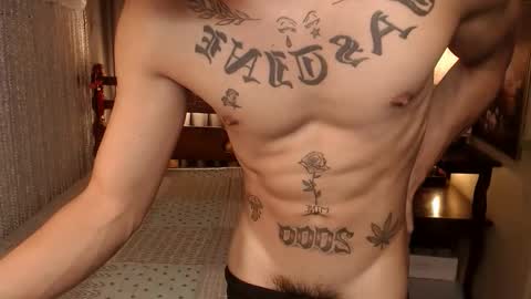 justine_hunk online show from January 7, 2026, 5:32 am