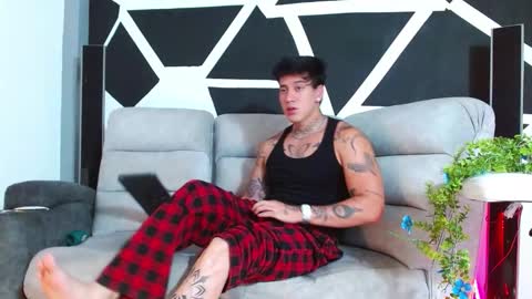 justinfuller_31 online show from November 28, 2025, 11:29 pm