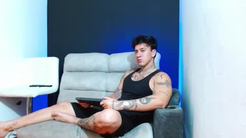 justinfuller_31 online show from March 27, 2026, 3:01 am