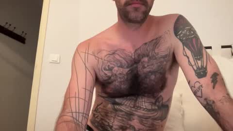 justmeandyou00 online show from October 22, 2025, 9:53 am