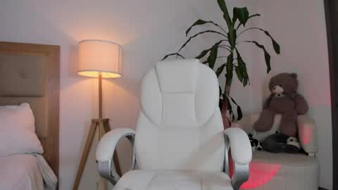 IG imbellamiaa online show from April 5, 2026, 1:25 am