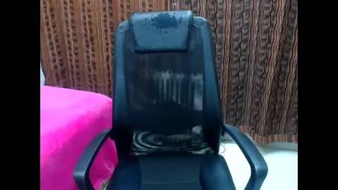 jusybee online show from April 21, 2026, 3:50 pm