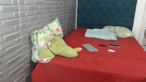 juviaandgray online show from January 17, 2025, 7:38 pm