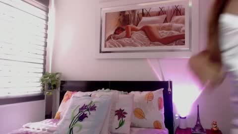 KIM  online show from October 24, 2025, 5:53 pm