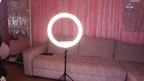 Amely online show from November 26, 2025, 4:35 am