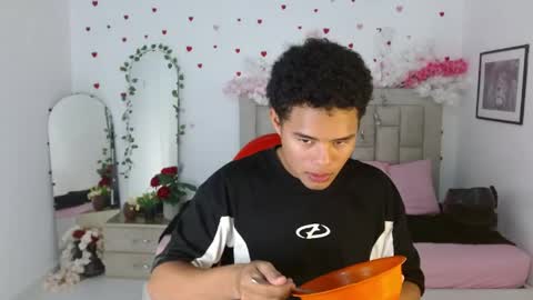 kael_fox online show from April 18, 2026, 7:58 pm