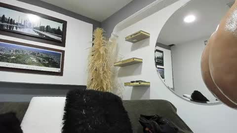 Antonella online show from April 17, 2026, 5:21 am