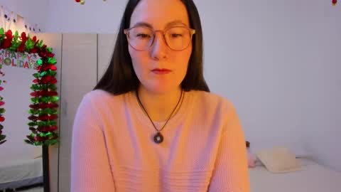 ChloeIndependient model online show from December 2, 2025, 2:45 pm