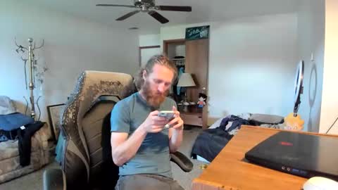 Kaiku77 online show from April 21, 2026, 6:12 pm