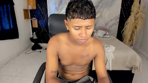 kaiser_alpha777 online show from April 17, 2026, 2:42 pm