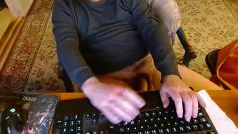 Leon online show from November 21, 2025, 4:27 pm