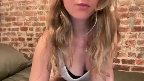 kaleyy22 online show from April 25, 2026, 6:05 pm