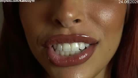 Snapshot of kaligray10 chatting on June 24, 2026, 5:23 pm kaligray10 online show from June 24, 2026, 5:23 pm