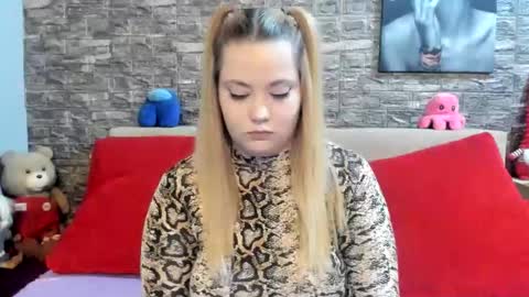 Snapshot of kalindahot chatting on November 19, 2025, 7:03 pm kalindahot online show from November 19, 2025, 7:03 pm