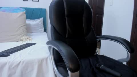 Kamilalopez online show from October 25, 2025, 11:10 pm