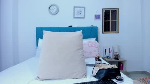 Kamilalopez online show from April 9, 2026, 9:53 pm