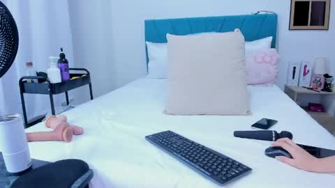 Kamilalopez online show from April 21, 2026, 9:17 pm