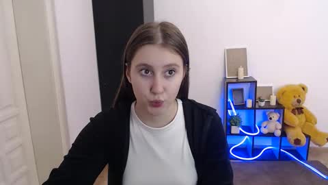 kamilla_love_ online show from November 15, 2025, 12:34 pm