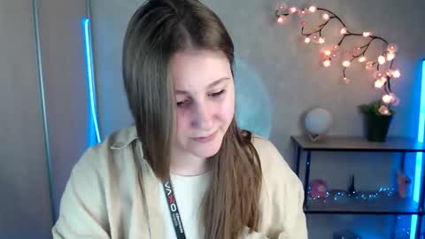 kamilla_love_ online show from May 20, 2026, 12:11 pm