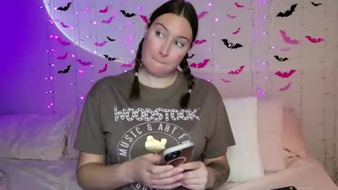 kamrynmarie69 online show from November 23, 2025, 10:09 pm