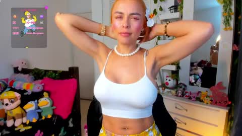 hello  Im Danni online show from April 19, 2026, 6:10 pm