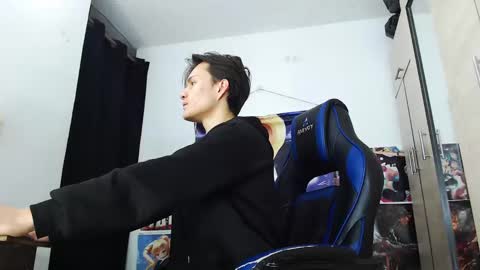 andres online show from November 21, 2025, 1:54 pm