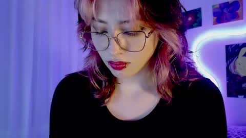   online show from November 30, 2025, 10:25 pm