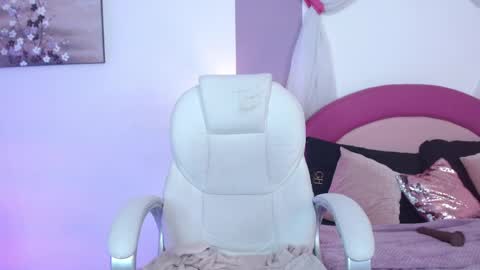 kaoryy_1 online show from May 12, 2026, 11:29 am
