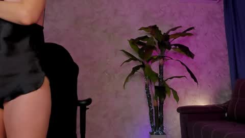 Emma online show from February 25, 2025, 1:52 am