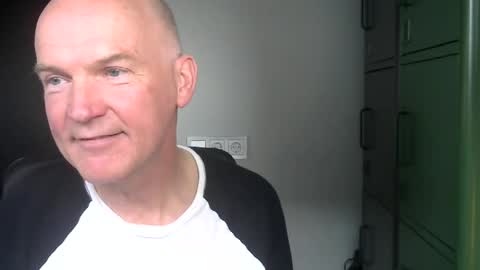 Robbie online show from March 11, 2025, 3:34 pm