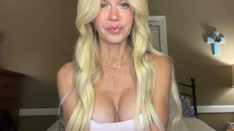 Snapshot of karabearr chatting on October 17, 2025, 12:36 am kara online show from October 17, 2025, 12:36 am