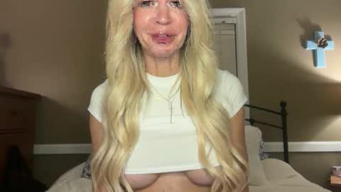 Snapshot of karabearr chatting on October 19, 2025, 2:34 am kara online show from October 19, 2025, 2:34 am