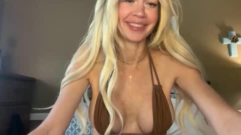 Snapshot of karabearr chatting on October 19, 2025, 3:12 pm kara online show from October 19, 2025, 3:12 pm