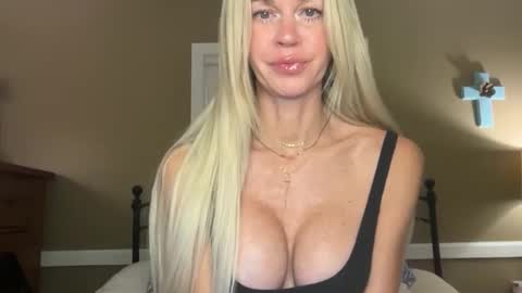 Snapshot of karabearr chatting on October 26, 2025, 10:04 pm kara online show from October 26, 2025, 10:04 pm