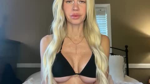 Snapshot of karabearr chatting on November 18, 2025, 2:21 pm kara online show from November 18, 2025, 2:21 pm