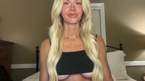 Snapshot of karabearr chatting on December 15, 2025, 12:26 am kara online show from December 15, 2025, 12:26 am