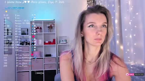 Julia online show from February 22, 2025, 9:59 pm