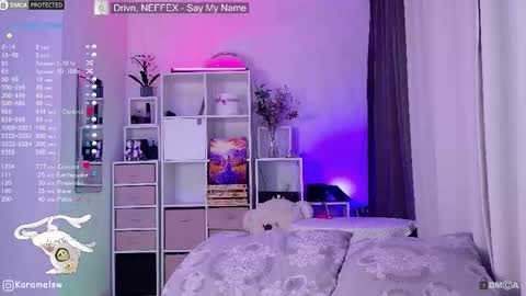 Julia online show from September 19, 2025, 9:26 pm