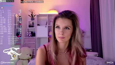 Julia online show from September 22, 2025, 8:44 pm