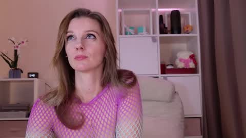 Julia online show from March 31, 2026, 8:42 pm