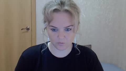 karennelsonx online show from September 18, 2025, 11:01 am