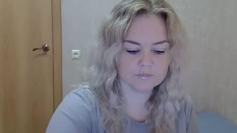 karennelsonx online show from September 23, 2025, 12:19 pm