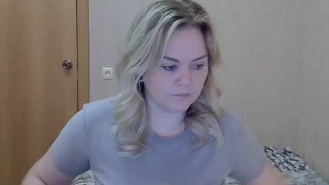 karennelsonx online show from April 21, 2026, 7:58 am