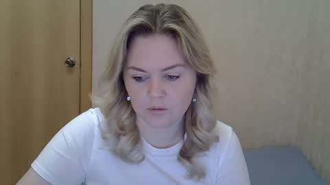 karennelsonx online show from April 22, 2026, 7:33 am