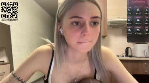 Snapshot of karensimilton chatting on April 28, 2026, 3:17 pm May online show from April 28, 2026, 3:17 pm