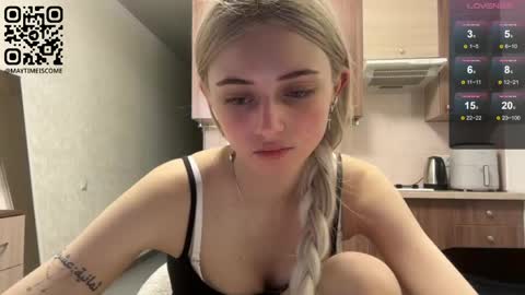 Snapshot of karensimilton chatting on May 4, 2026, 11:06 am May online show from May 4, 2026, 11:06 am