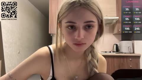 Snapshot of karensimilton chatting on May 8, 2026, 3:17 pm May online show from May 8, 2026, 3:17 pm